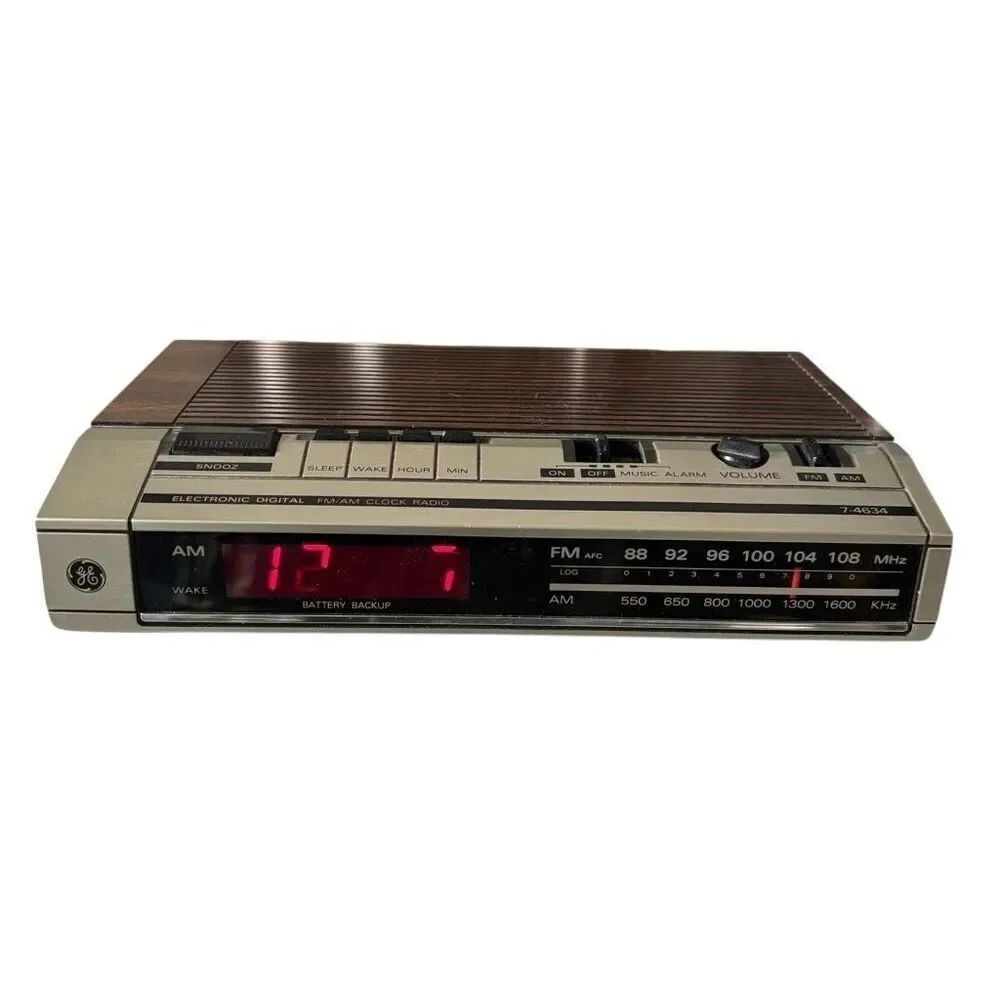 General Electric GE Model 7-4634B Electronic Digital FM/AM Clock Radio